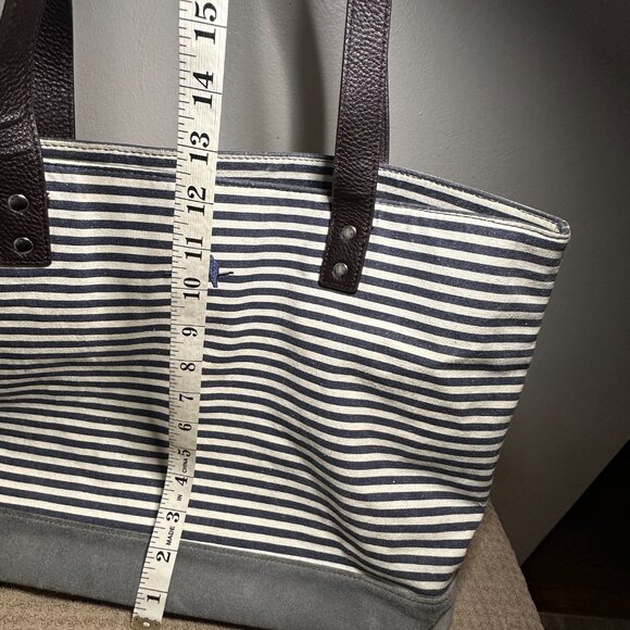 Chloe + Isabel Large Carryall Tote + Pouch - Picture 3 of 13